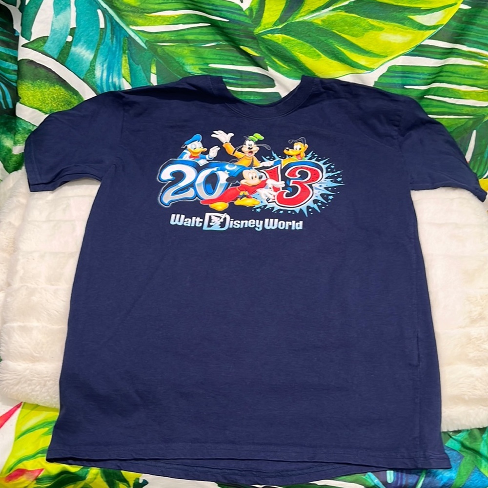 Euc Authentic Disney World 2013 Navy Blue Mickey Goofy Donald Pluto Graphic Tee